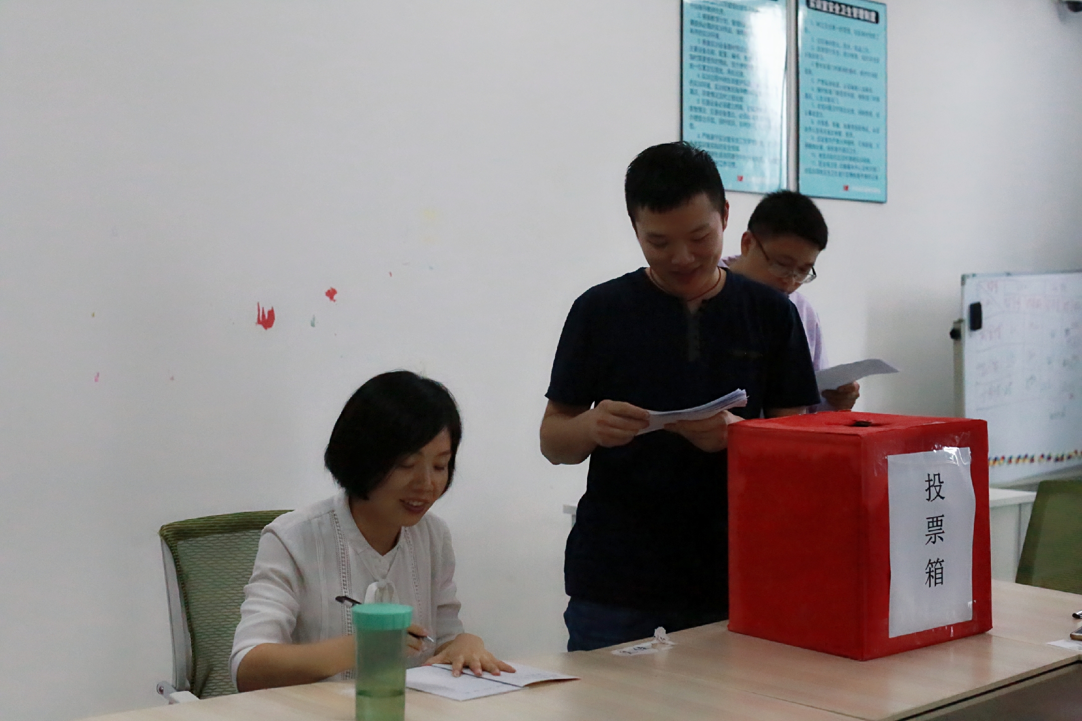 城区便民服务中心机关党支部换届选举工作顺利完成_米脂县人民政府